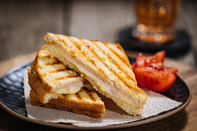 https://rgcgolf.com/wp-content/uploads/2025/07/FoodDrink_Sandwiches.jpg
